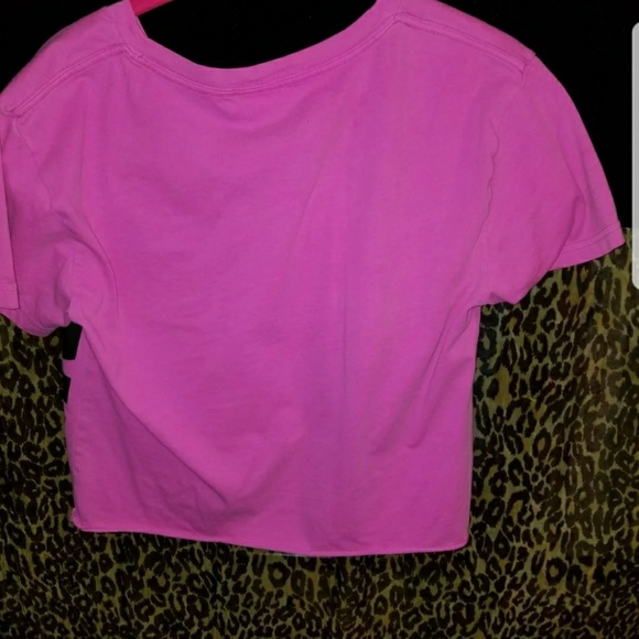 Like new vs pink cropped t shirt - Picture 2 of 2